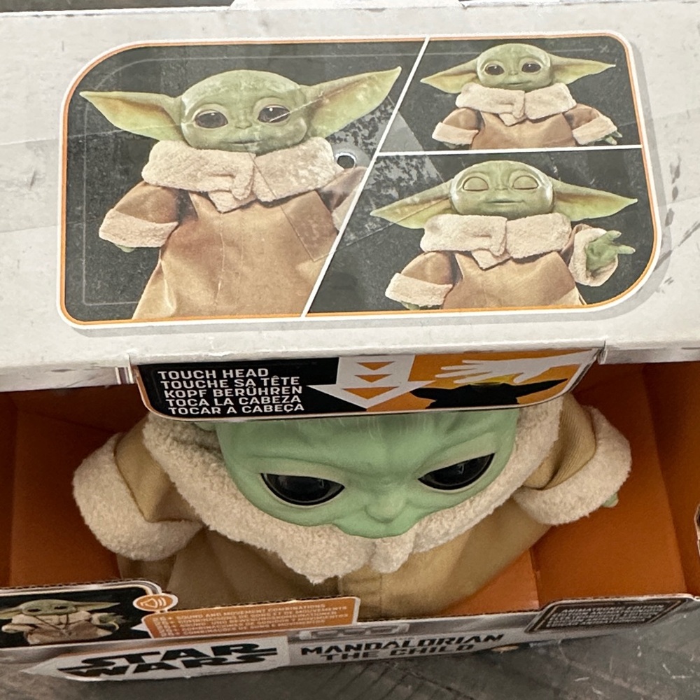 Star Wars The Mandalorian The Child Plush - Animatronic Edition - Picture 8 of 8